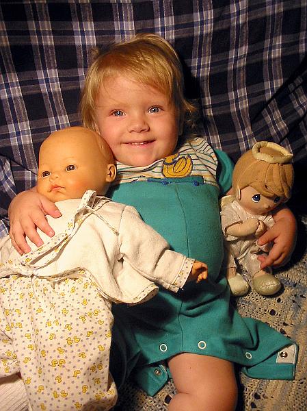 2-09.JPG - Kika with her beloved dollies! The little angel on the right says a good night prayer when you squeeze it.