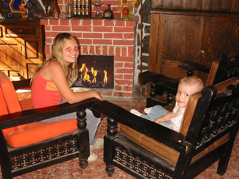 4-44.jpg - Kika and Lily, the daughter of one of our good friends, enjoying the fireplace. The kids had it going practically the whole time we were there.